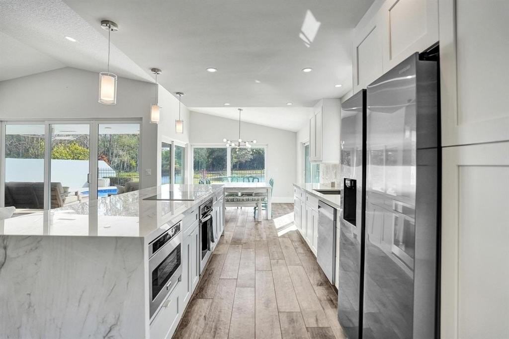 21464 Bridge View Dr - Photo 7 of 43