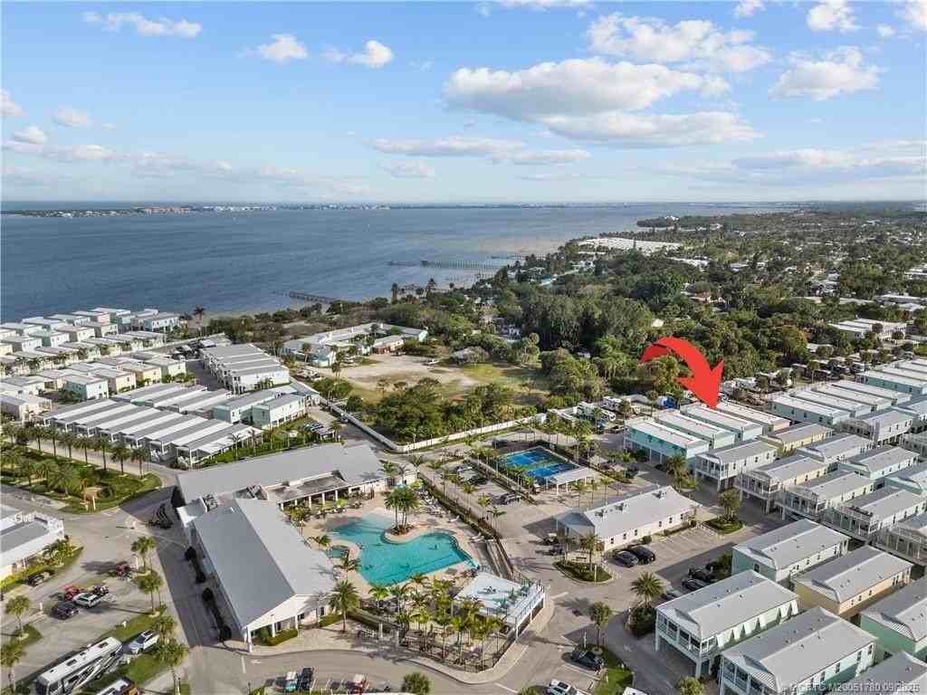 257 Ne Coastal Dr - Photo 2 of 37