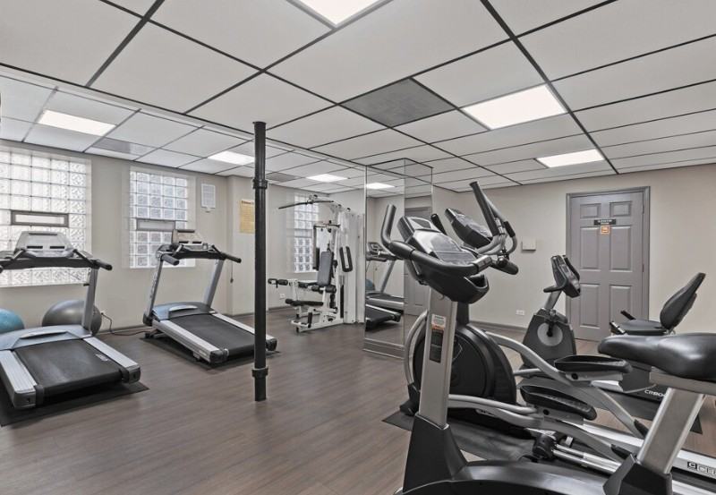 W Buena Ave & N Sheridan Rd - Photo 6 of 10