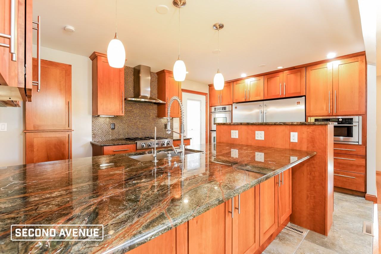 2427 Front St - Photo 2 of 12