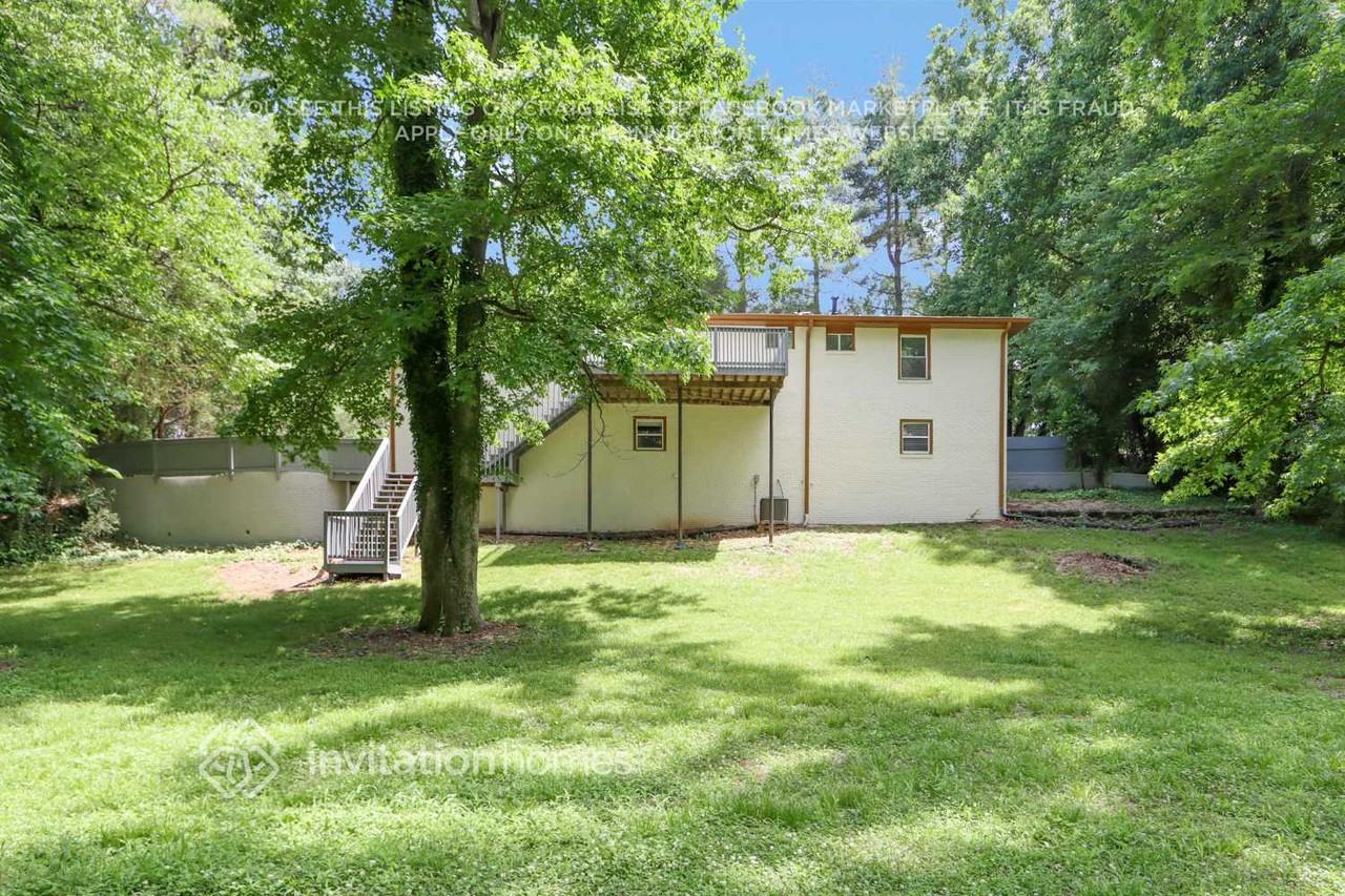 5888 Simone Dr - Photo 6 of 28