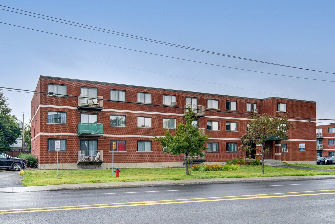 1080-1100 Boulevard de Montarville - Photo 2 of 7