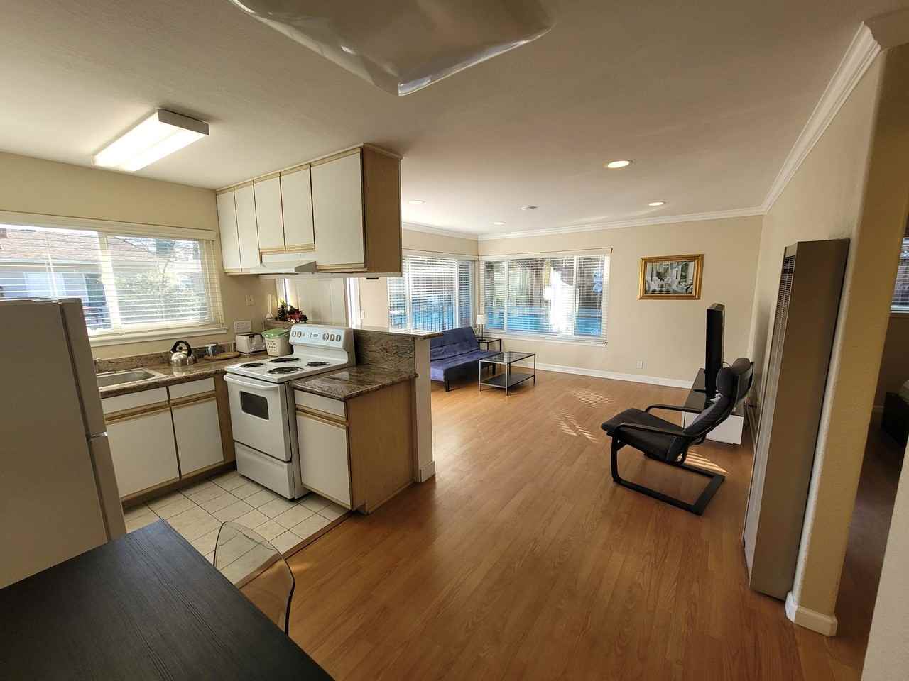 All Single Story Apartment Community - Photo 5 of 50