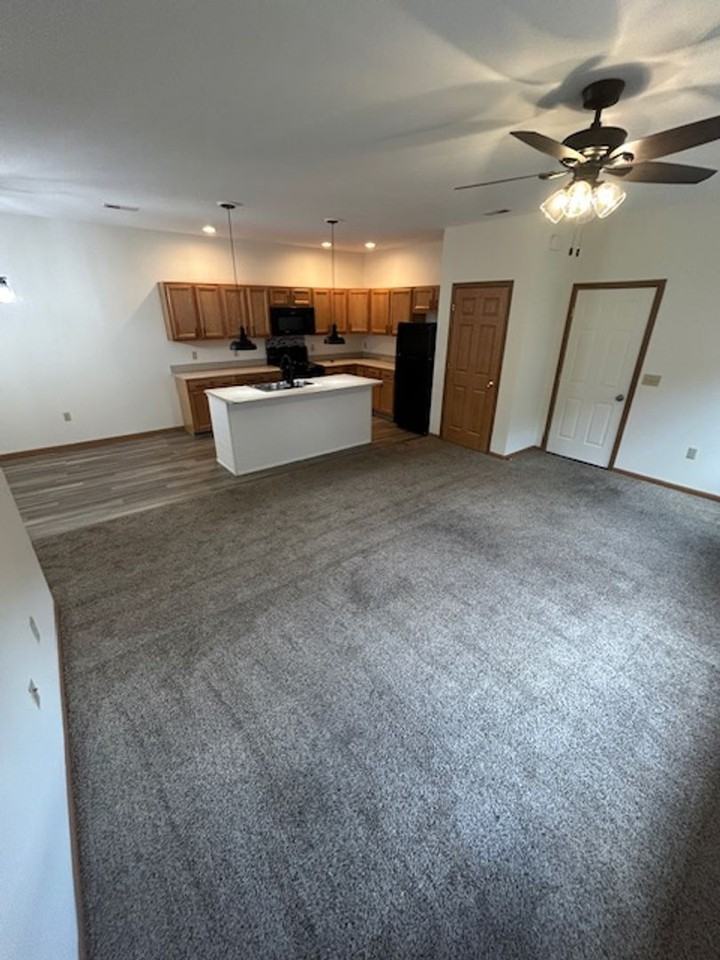 1529 Williamsburg Pl - Photo 3 of 17