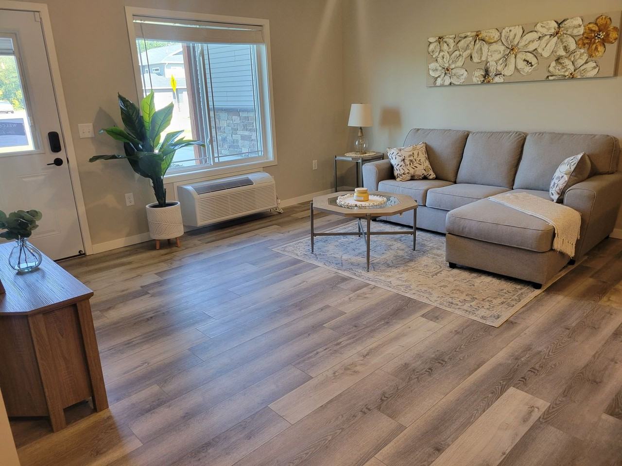 1910 11th Ave E - Photo 4 of 24