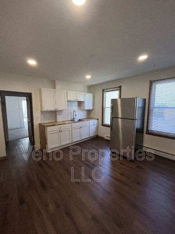 783 4th Ave #1 - Photo 2 of 19