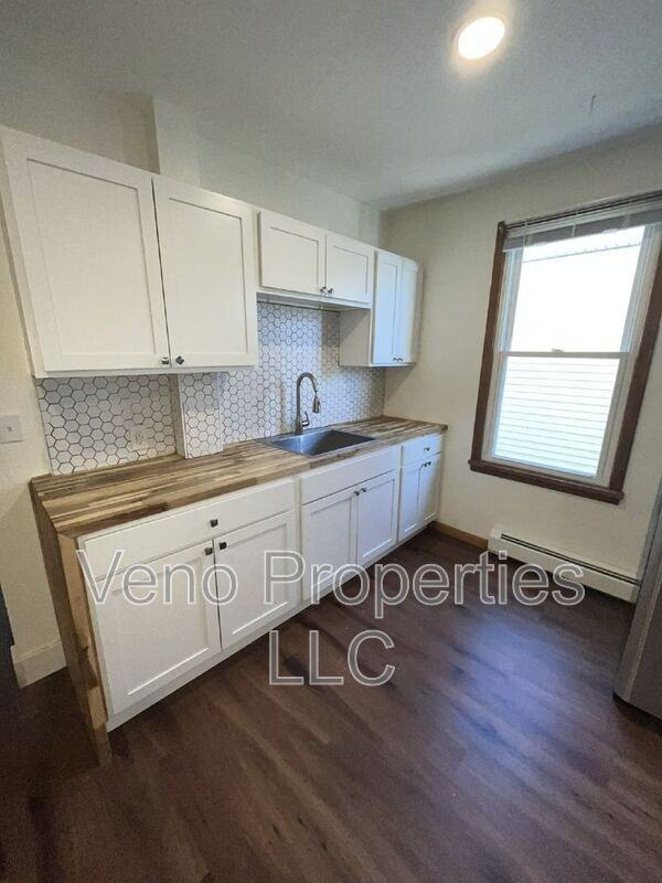 783 4th Ave #1 - Photo 4 of 19