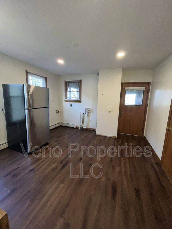 783 4th Ave #1 - Photo 5 of 19