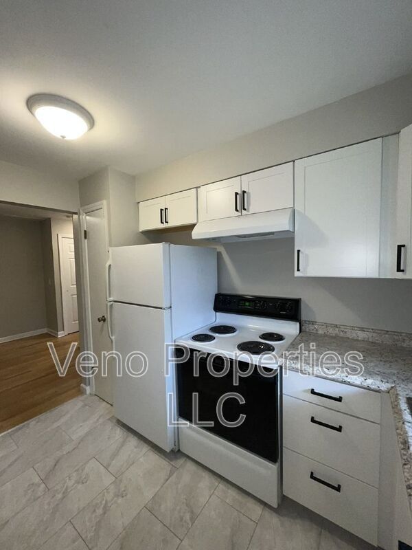 13 9/11/13 Village Dr. #6 - Photo 2 of 19