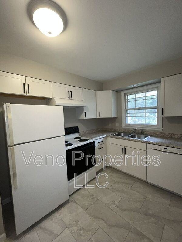 13 9/11/13 Village Dr. #6 - Photo 3 of 19
