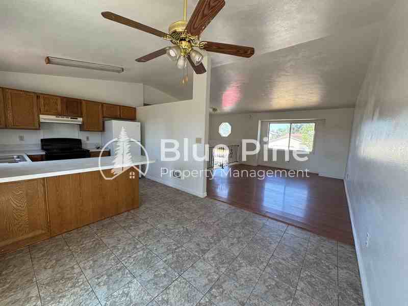 1951 La Rain Ct - Photo 3 of 16