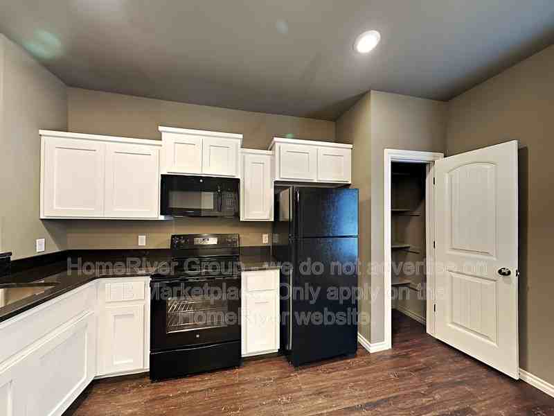 912 Southwest 91st Street - Photo 7 of 21