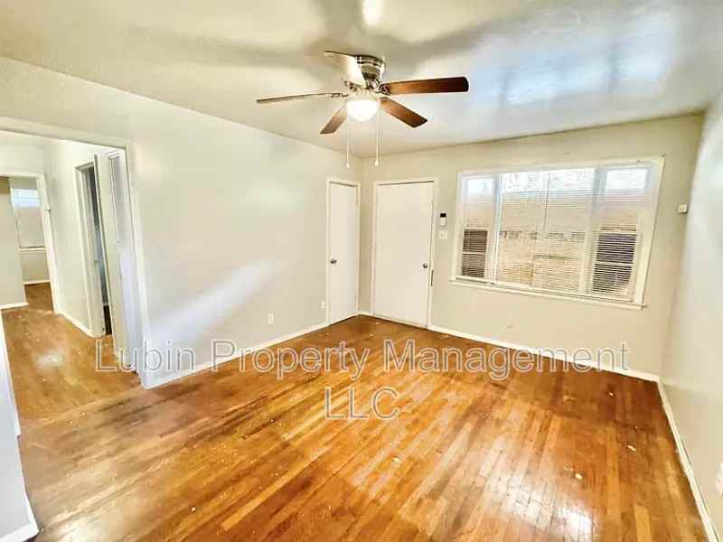 1616 Oberle Ave - Photo 2 of 4