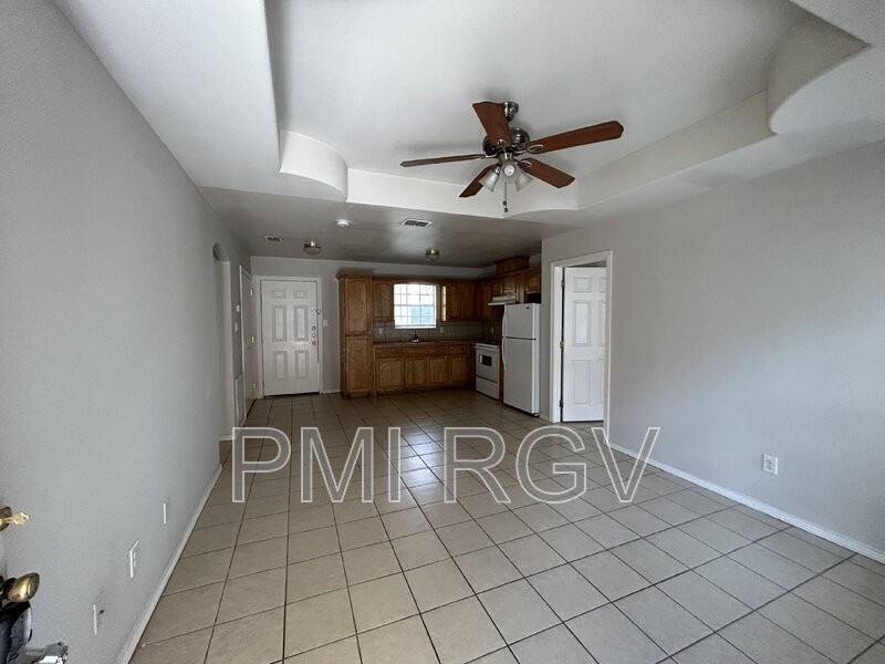 913 E Daffodil - Photo 2 of 15