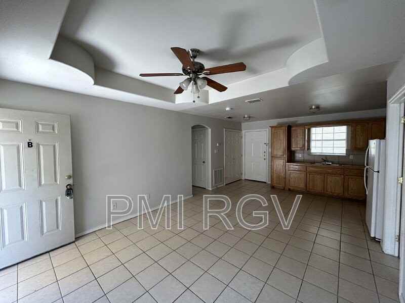 913 E Daffodil - Photo 3 of 15