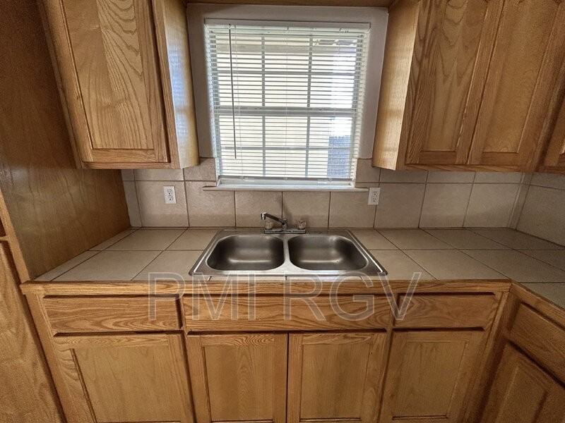 913 E Daffodil - Photo 5 of 15