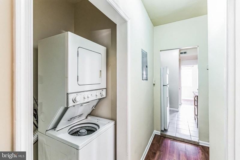 1106 Queen St Ne #4 - Photo 4 of 11