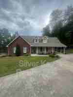 featured image of 1339 English Ln