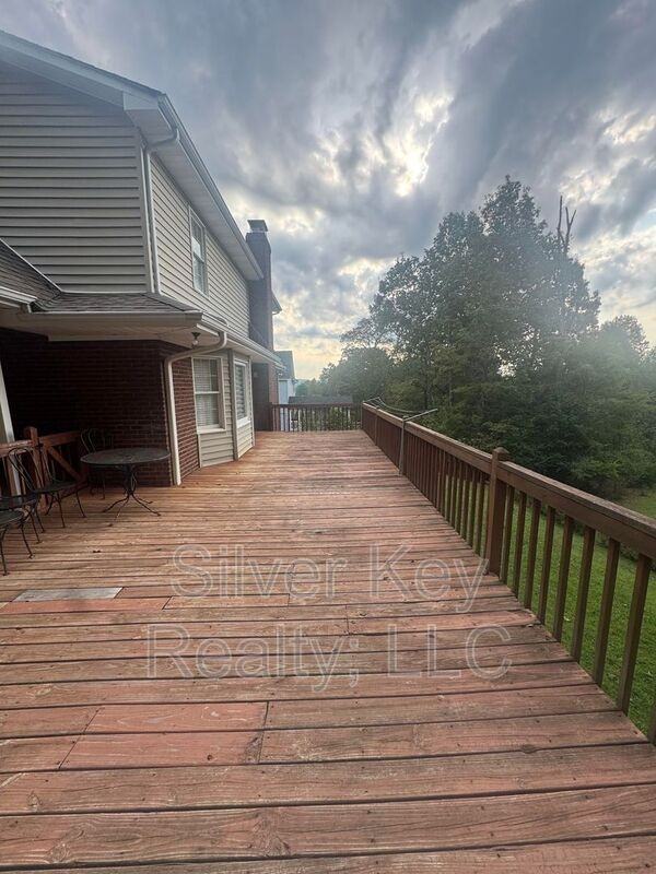 1339 English Ln - Photo 5 of 29