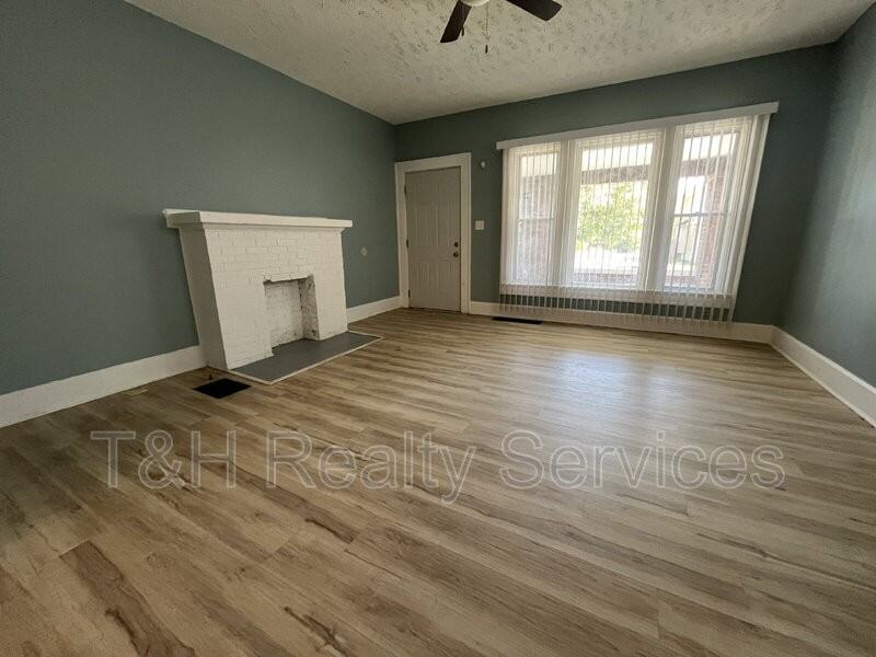 2950 Ruckle St - Photo 4 of 17