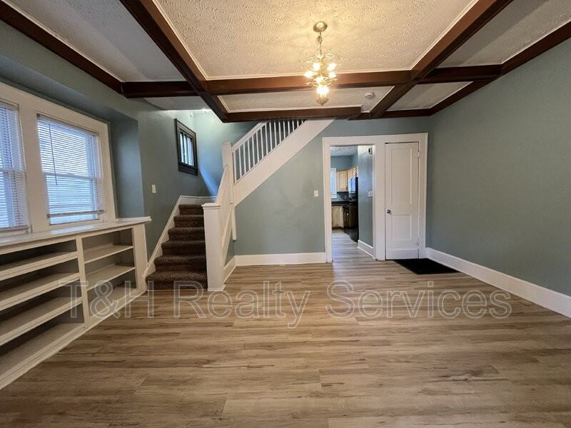 2950 Ruckle St - Photo 6 of 17