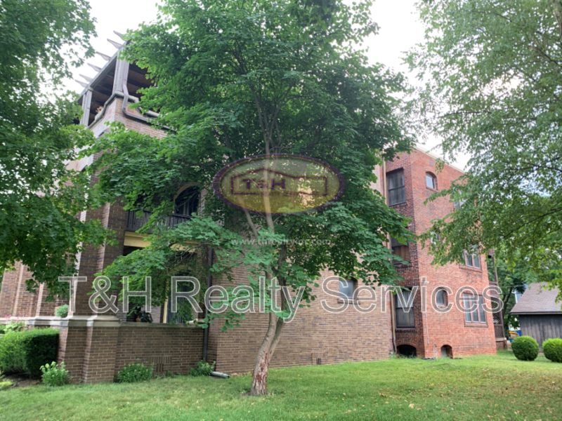 1827 N Talbott St #5 - Photo 2 of 35