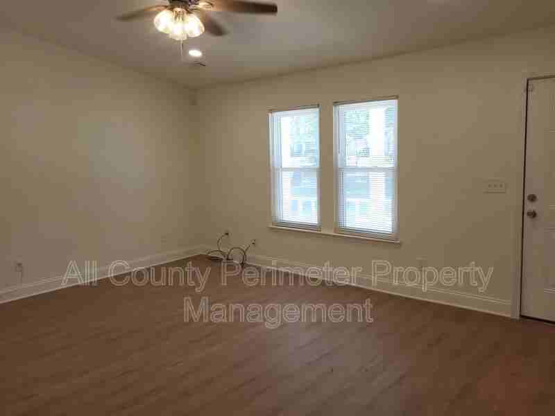 686 Alex Way Sw - Photo 2 of 13