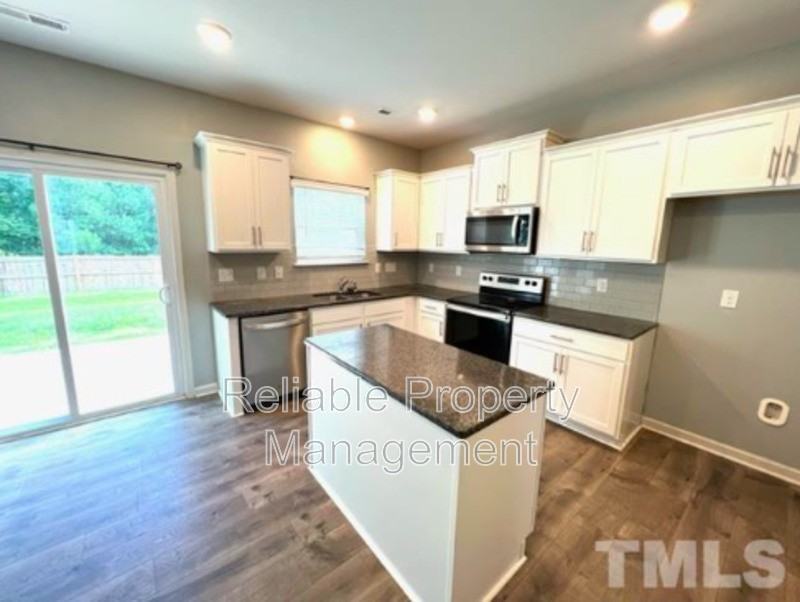 427 N Great White Way - Photo 4 of 27