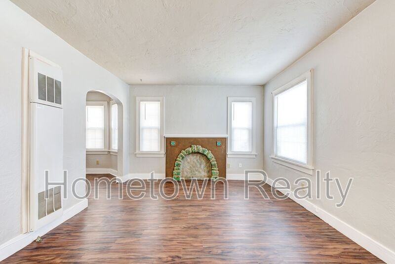 1524 Sw Binkley St - Photo 3 of 24