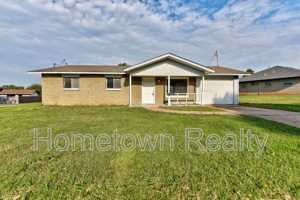 featured image of 2401 Piccadilly Cir