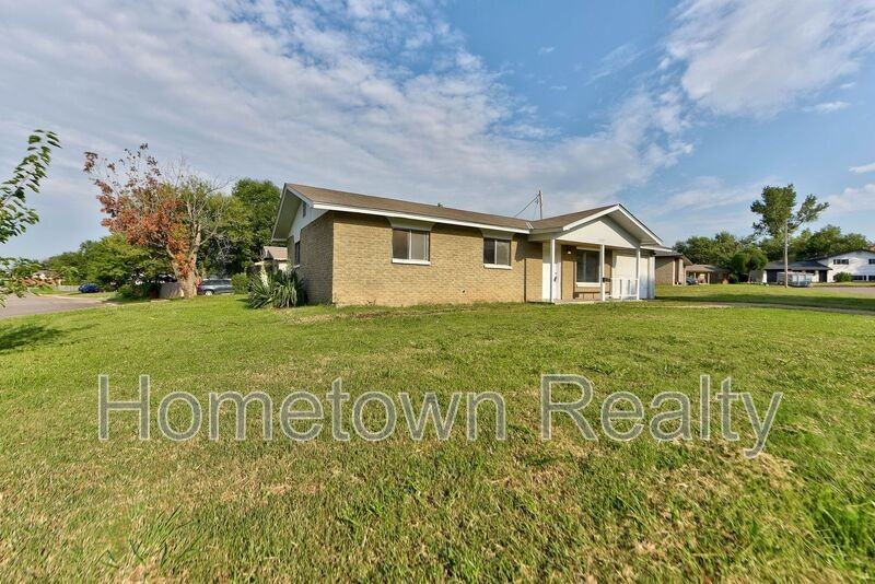 2401 Piccadilly Cir - Photo 2 of 30