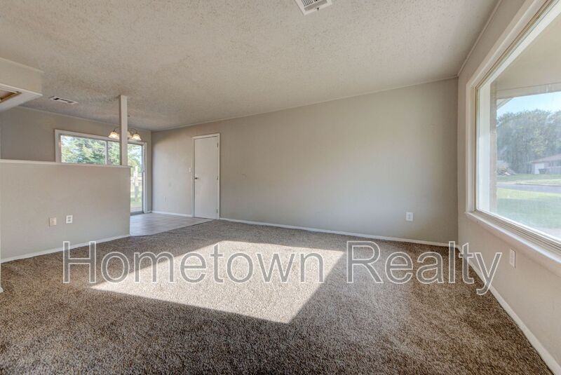 2401 Piccadilly Cir - Photo 5 of 30