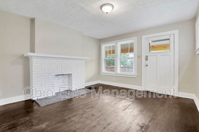 659 South Burgess Avenue - Photo 4 of 27