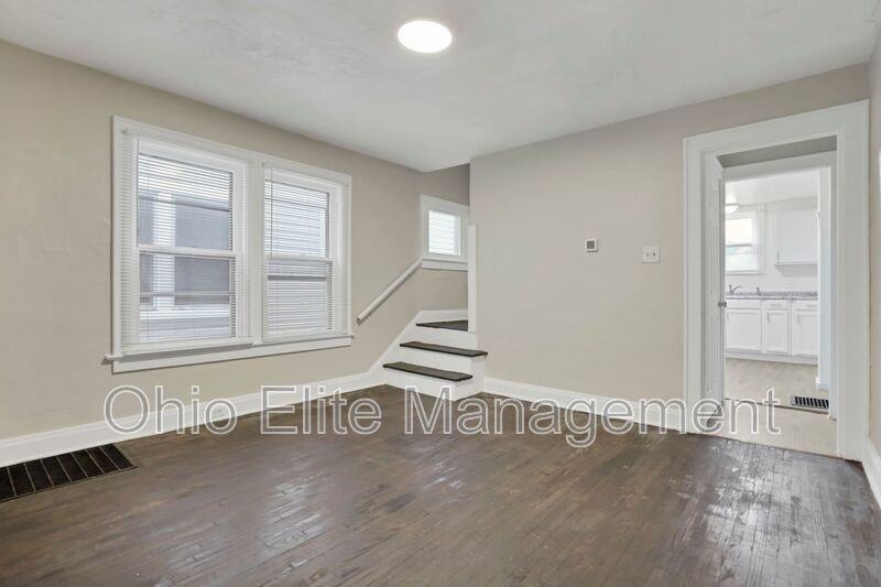 659 South Burgess Avenue - Photo 5 of 27