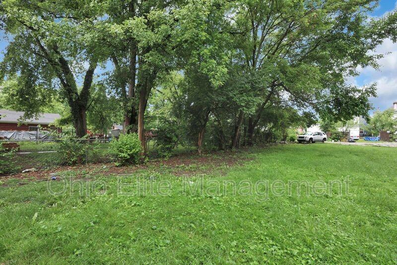 53 S Burgess Ave - Photo 4 of 43