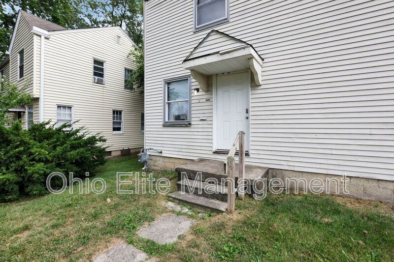 1753 E Frankfort St - Photo 3 of 24