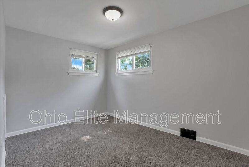 900 Racine Ave - Photo 2 of 28