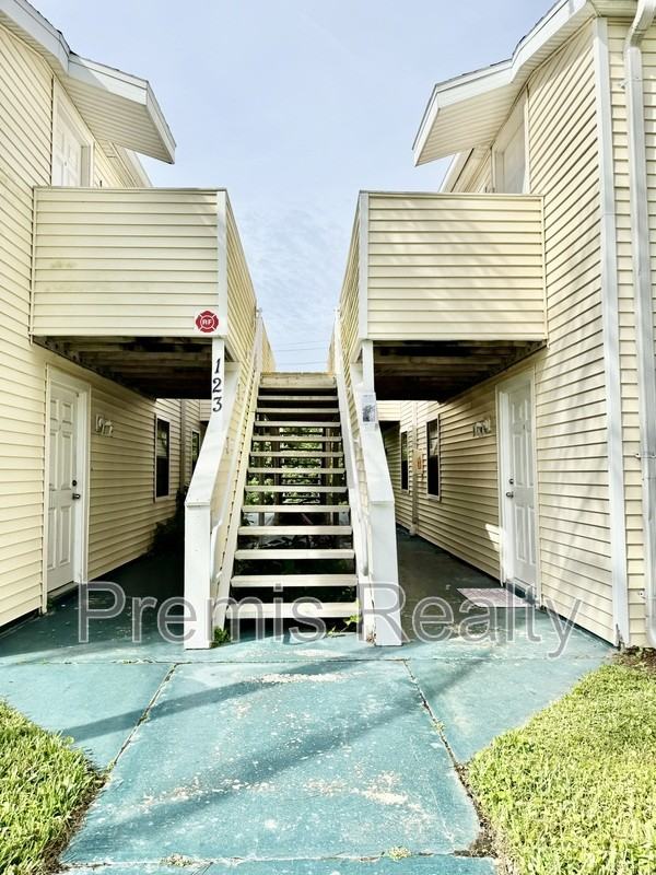 123 Loblolly Ct #D - Photo 3 of 34