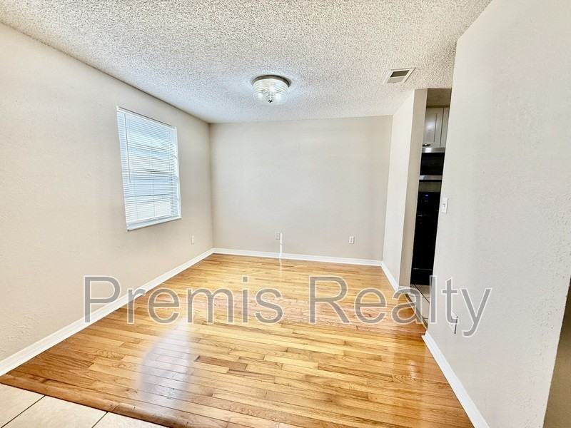 123 Loblolly Ct #D - Photo 7 of 34