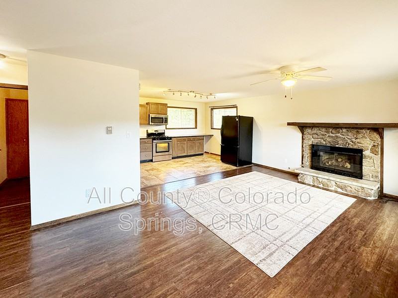 1031 Old Wagon Trl - Photo 5 of 28