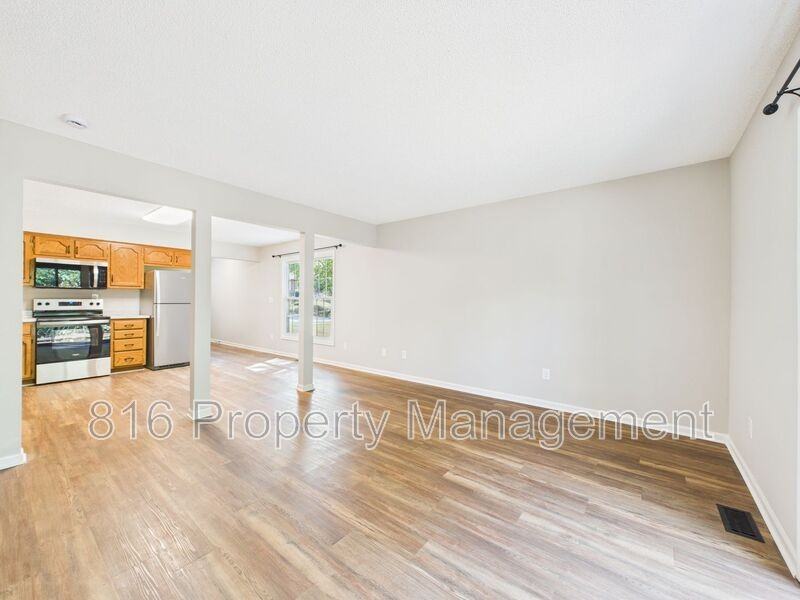 6900 Orchard St - Photo 3 of 27