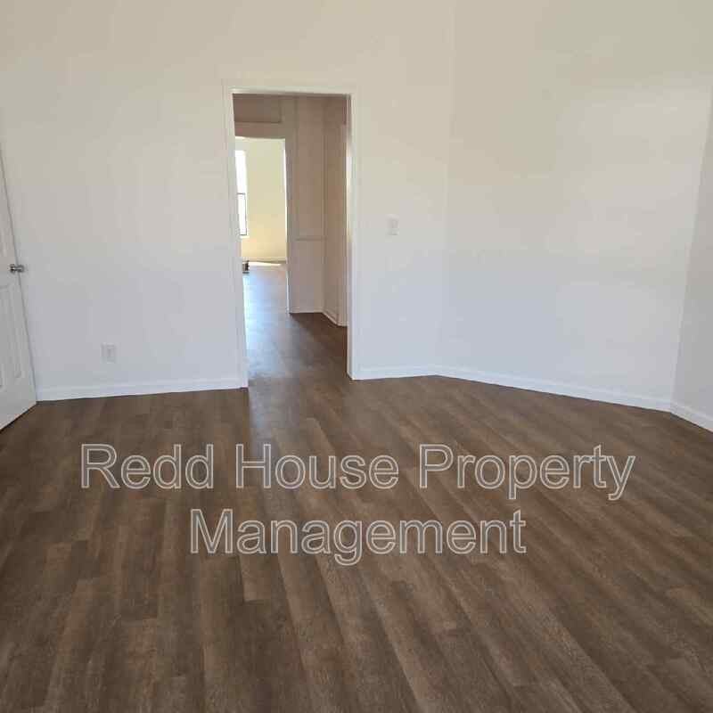 112 N John St - Photo 3 of 3