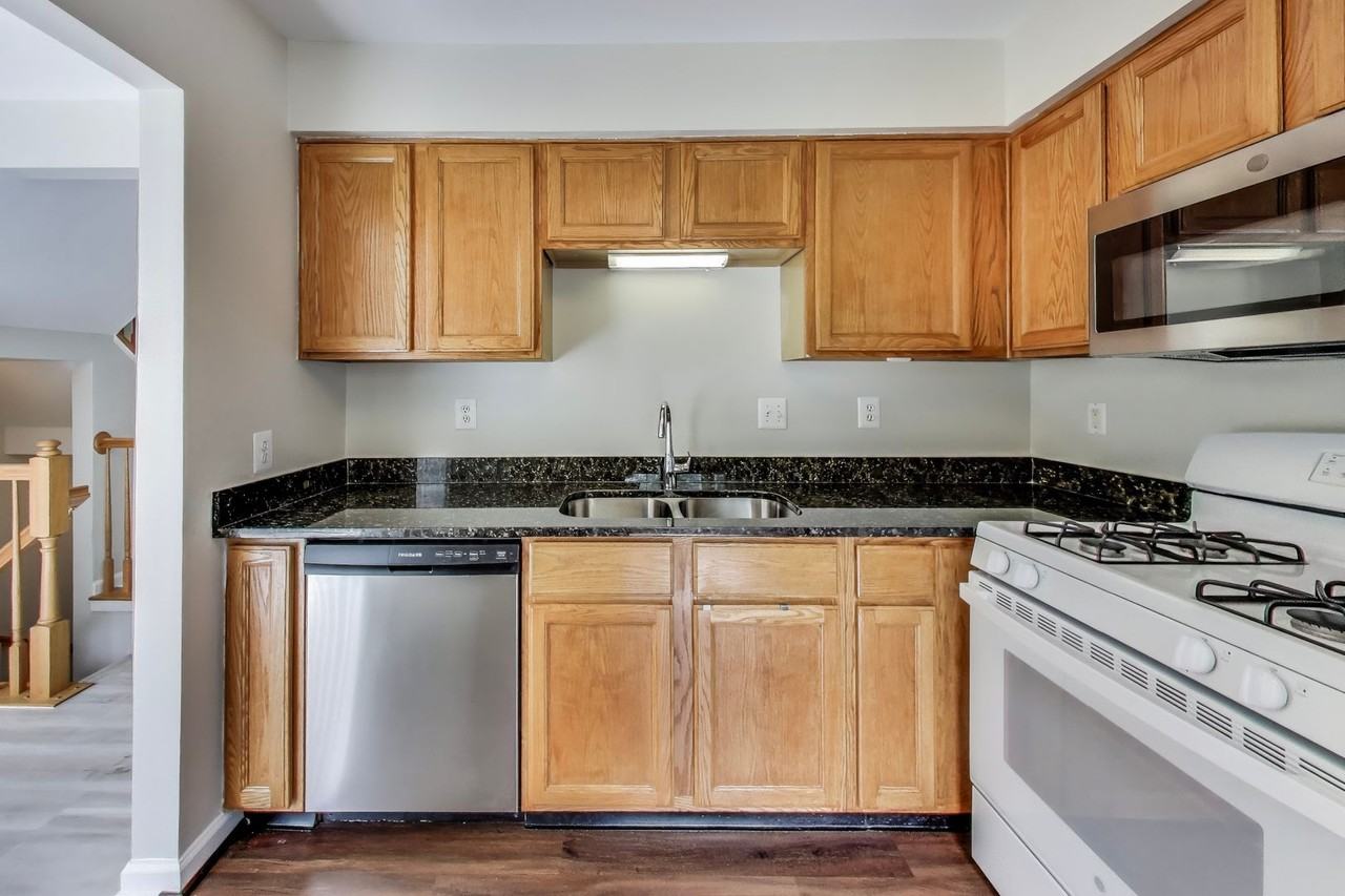 13504 Hayworth Drive - Photo 3 of 37