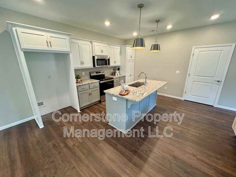 809 Highland Dr - Photo 3 of 14