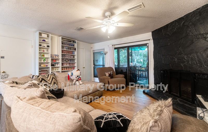 4814 Kingsmeadow Ln - Photo 4 of 31