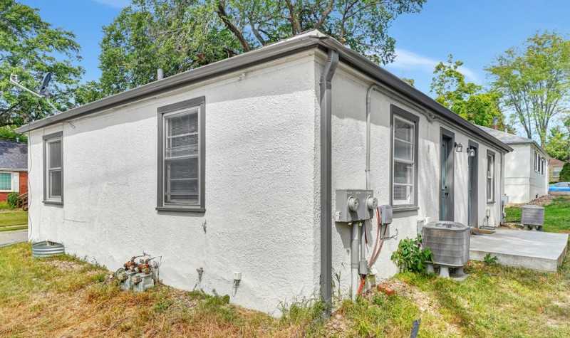 1358 S 35th St - Photo 2 of 10