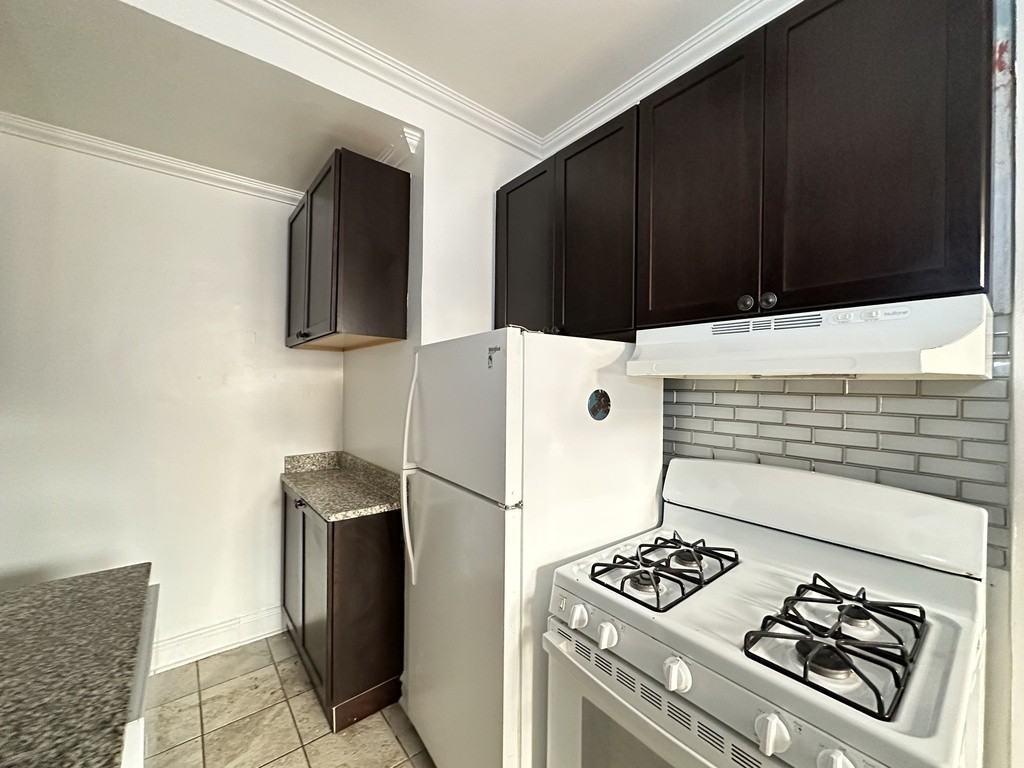 1361 W Estes Ave #1V - Photo 3 of 21