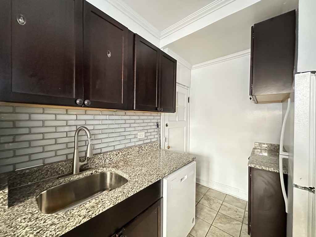 1361 W Estes Ave #1V - Photo 4 of 21