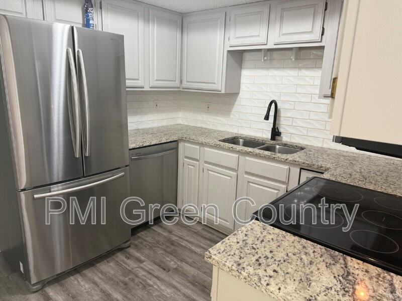 9121 South 69th East Place - Photo 6 of 19