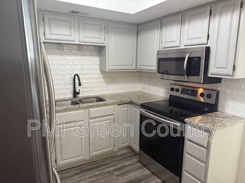 9121 South 69th East Place - Photo 7 of 19